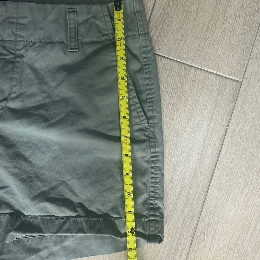 GAP Army Green Bermudas Relaxed Fit Shorts - Picture 4 of 5